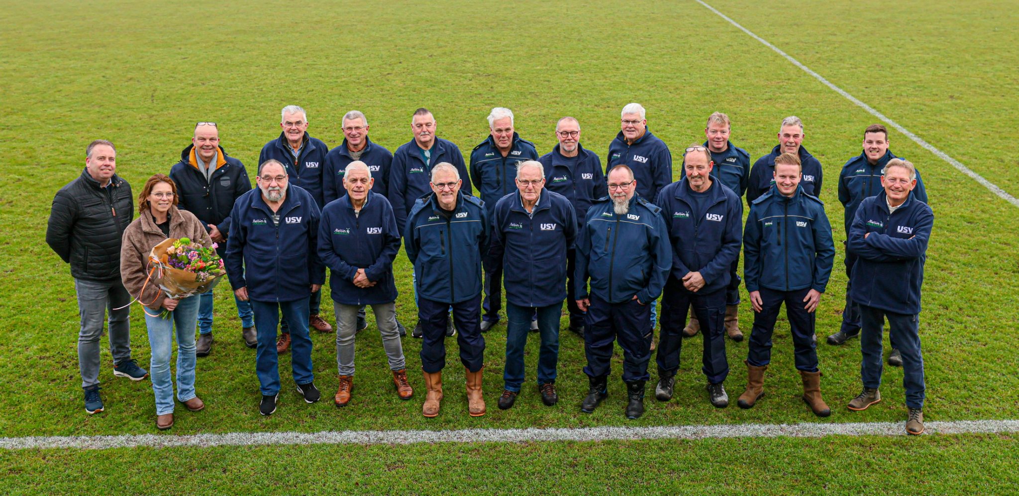 Massier Diervoeders steekt USV-vrijwilligers in het nieuw